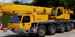 FAUN ATF 80-4 2003 r S02M08 - Szyba czołowa kabiny operatora