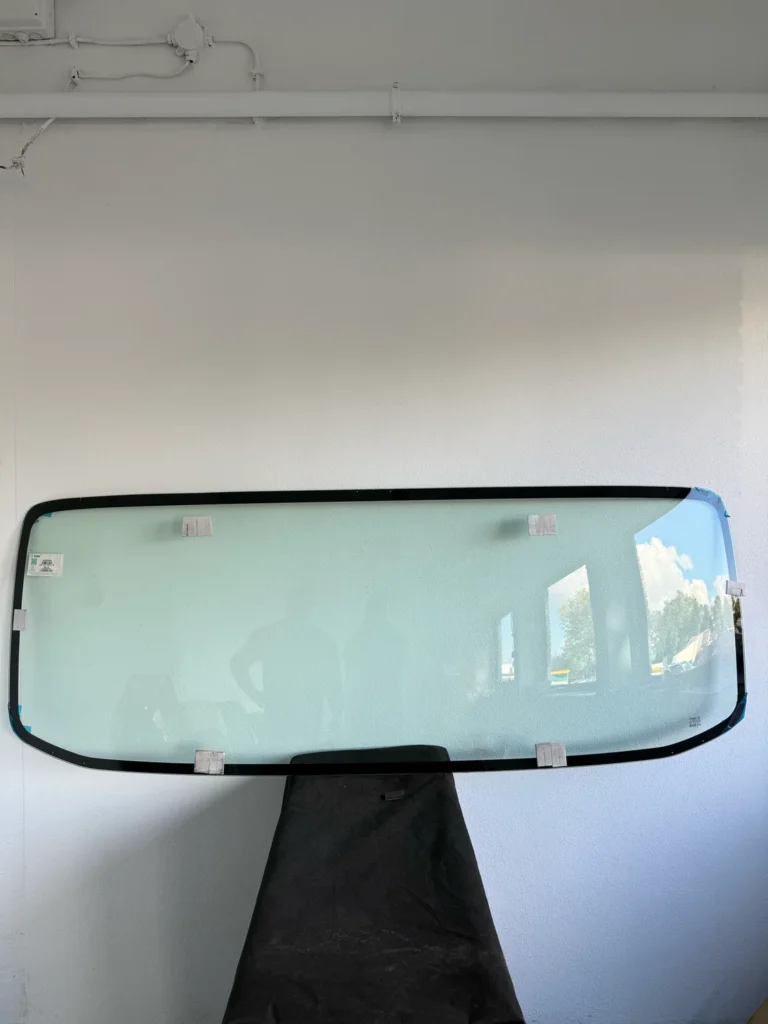 Szyba przednia do Isuzu Forward X73W Truck od 2008