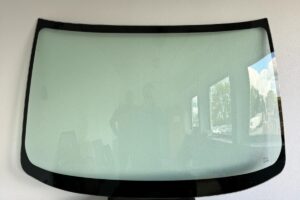 Szyba przednia Nissan Elgrand E51 od 2002