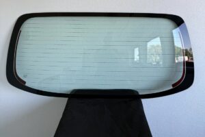 Nissan Caravan Estate Van E25 (od 2001) – szyba tylna